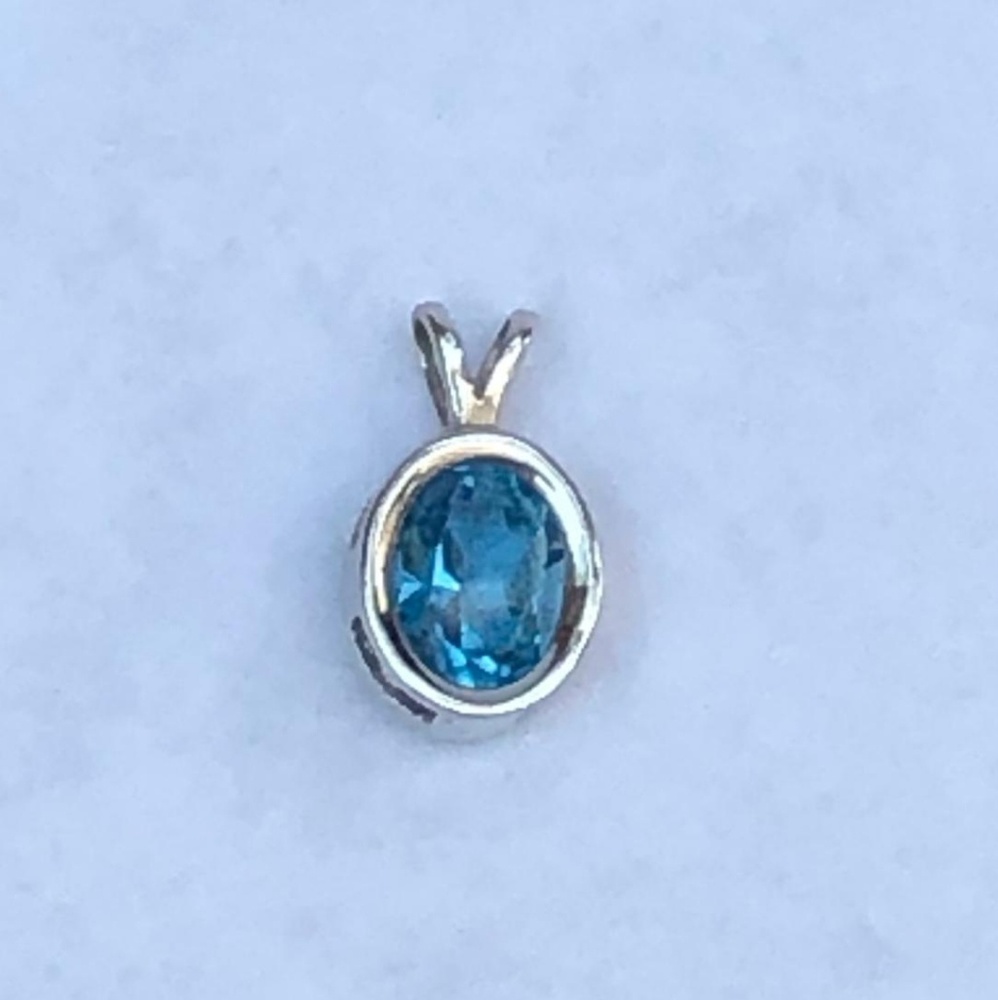 14K White Gold Blue Topaz Pendant